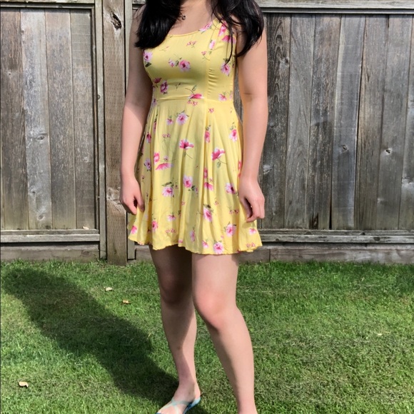 Yellow summer dress - Picture 1 of 2